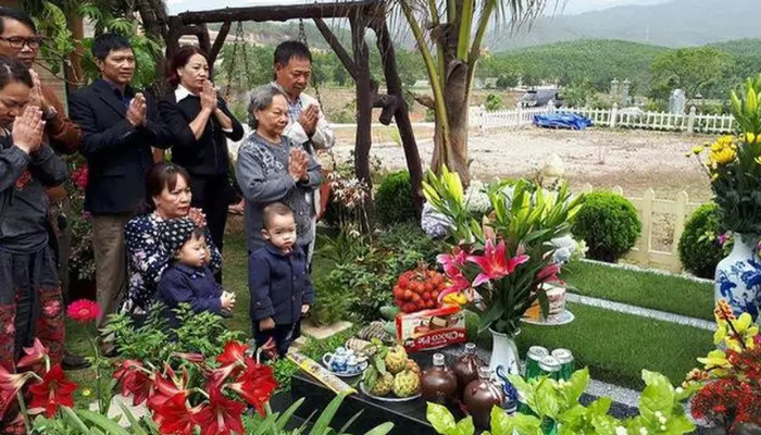 Con cháu trong nhà từ nhỏ đến lớn, bất kể trai gái, xa gần đều nên đi để tạ ơn ông bà