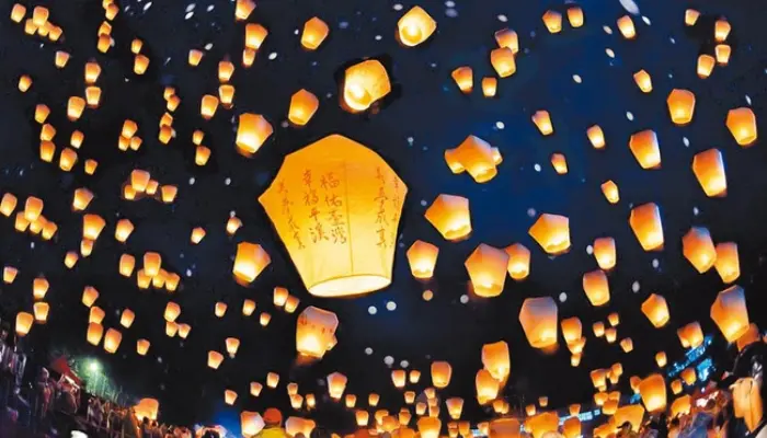 Người Trung Quốc thả đèn lồng ghi ước nguyện trong ngày Tết Nguyên Tiêu