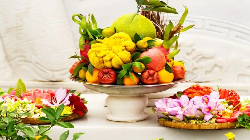 Mâm ngũ quả dâng cúng tại Công viên Thiên Đức