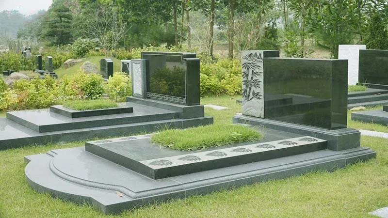 Mộ đôi nhất táng bằng đá tại Công viên Thiên Đức