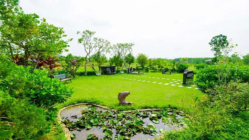 Khuôn viên mộ gia đình do kiến trúc sư thiết kế tại Công viên Thiên Đức