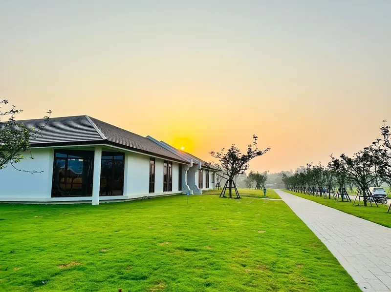 Nhà dịch vụ và văn phòng Công viên Thiên Đường