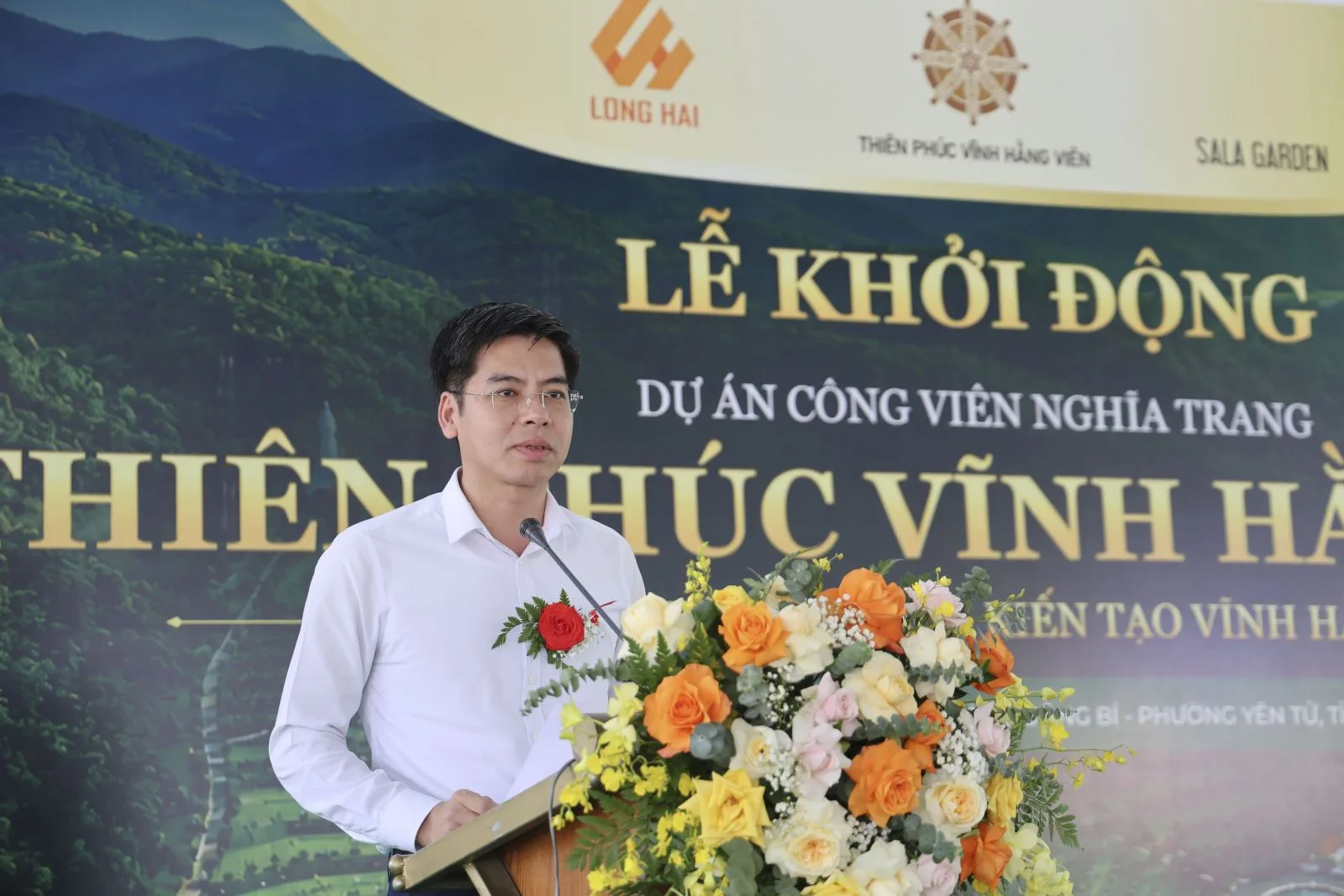 Ông Nguyễn Đức Hòa, Phó Bí thư Đảng ủy, Chủ tịch UBND phường Uông Bí phát biểu tại buổi lễ
